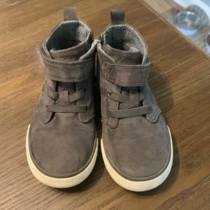 Adorable grey suede casual dress shoe